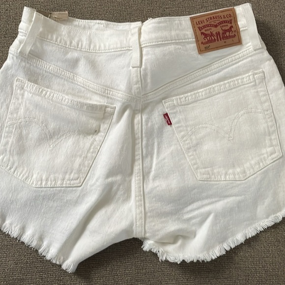 Brand new white 501 Levi shorts. - Picture 2 of 5